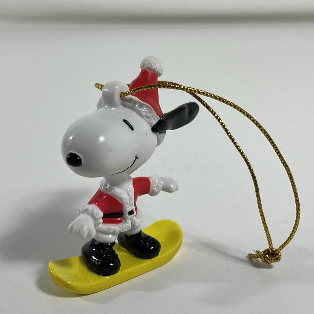 Peanuts - Snoopy on a Snowboard / Snow Board - Christmas Ornament - CUTE